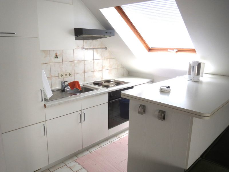 Möbliertes, großes 1 Zimmer-Apartment, inkl. EBK, Waschmaschine, WLAN, Balkon, in Maintal-Hochstadt